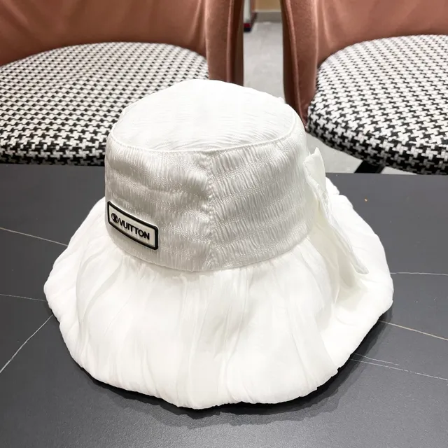 Chapéu de Balde Louis Vuitton Branco Amassado com Babados 9