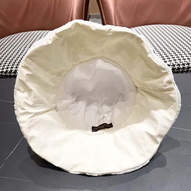 Chapéu de Balde Louis Vuitton Branco Amassado com Babados 10