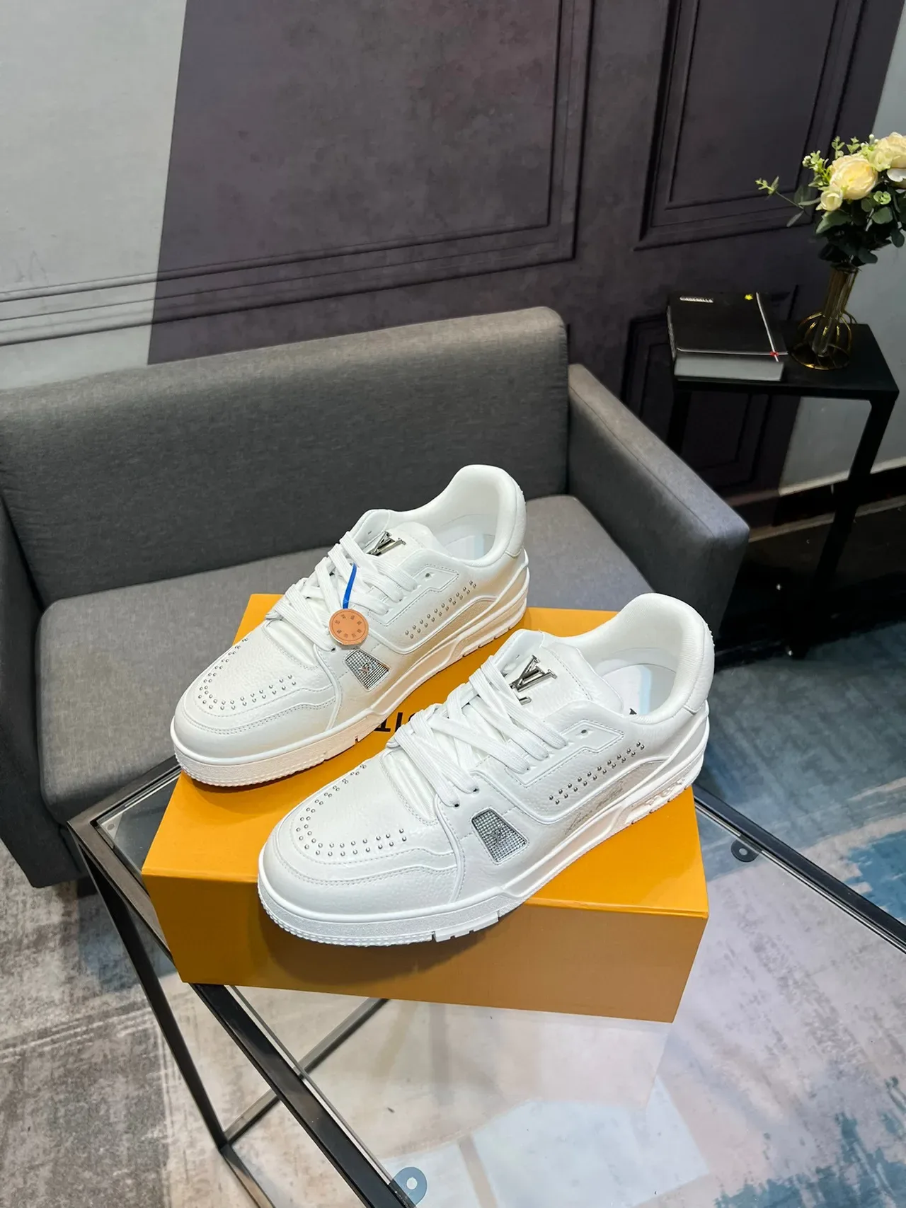 Louis Vuitton White Silver Full-Grain Leather Perforated Detailing Lifestyle Sneakers 3