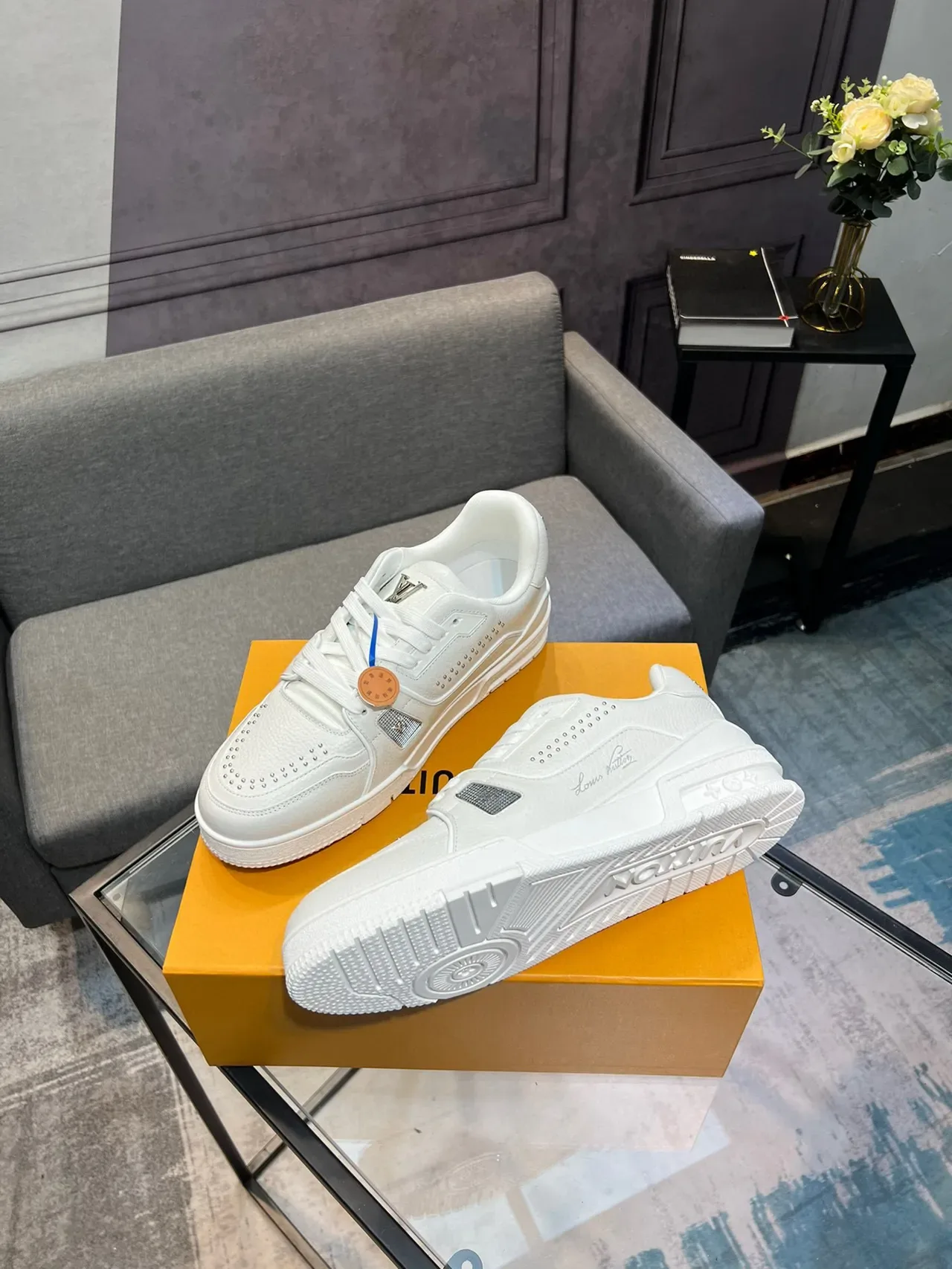 Louis Vuitton White Silver Full-Grain Leather Perforated Detailing Lifestyle Sneakers 4