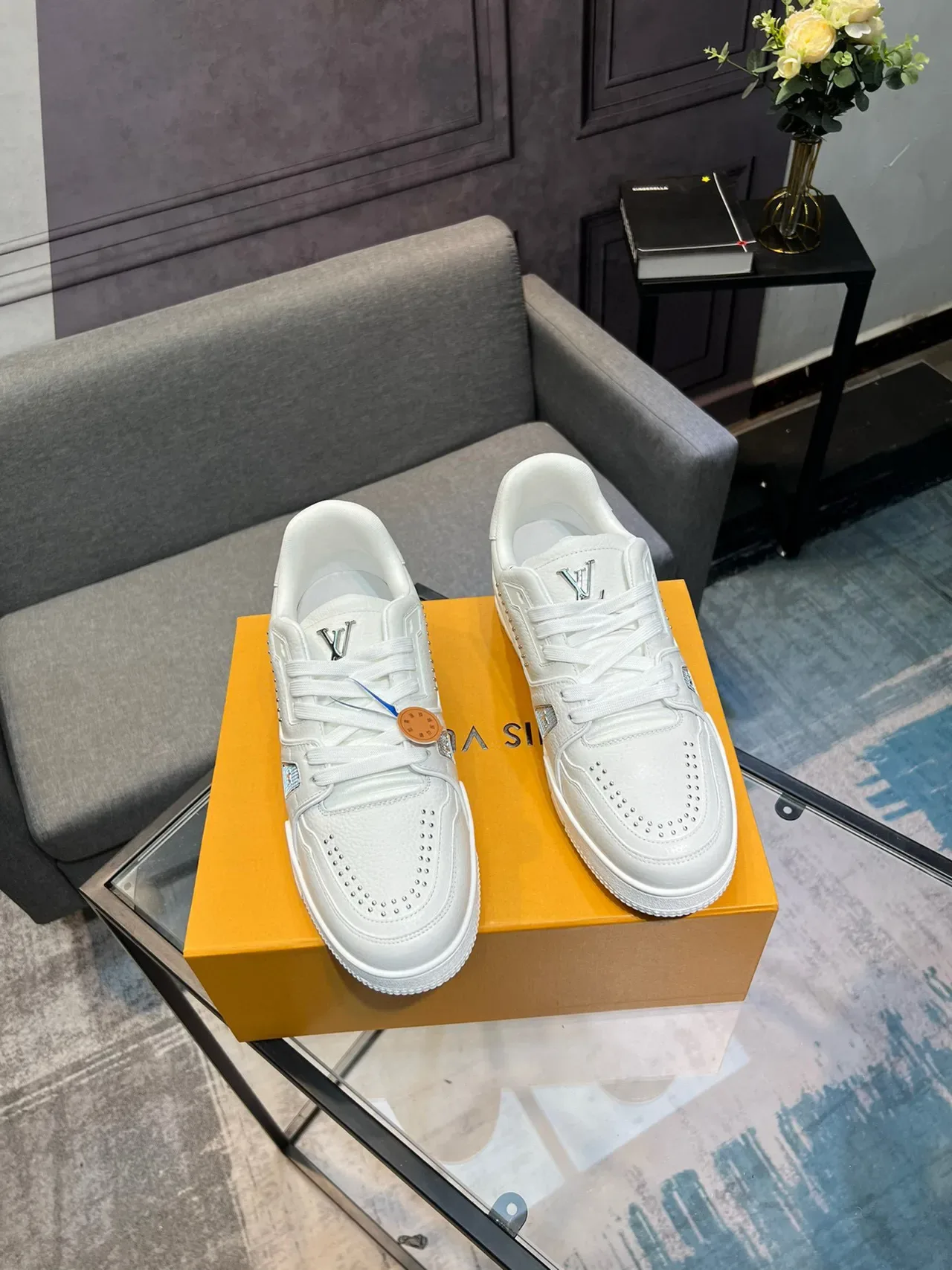 Louis Vuitton White Silver Full-Grain Leather Perforated Detailing Lifestyle Sneakers 5