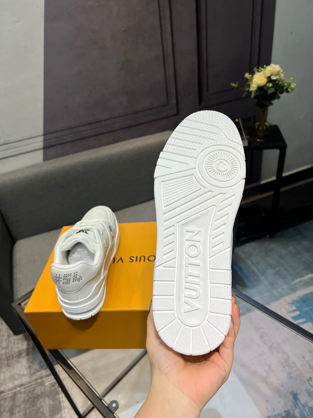 Louis Vuitton White Silver Full-Grain Leather Perforated Detailing Lifestyle Sneakers 7