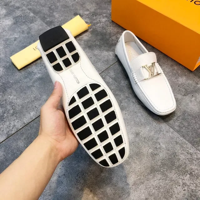Louis Vuitton White Silver Pebbled Leather LV Logo Buckle Loafer 4
