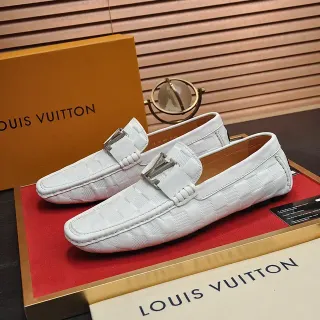 Louis Vuitton सफेद चांदी क्विल्टेड लेदर मेटल बकल स्ट्रैप लूफर