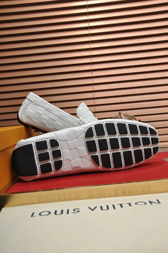 Louis Vuitton White Silver Quilted Leather Metal Buckle Strap Loafer 4