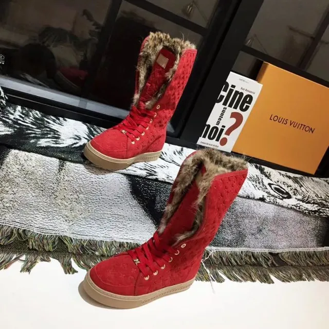 Bottes d'hiver Louis Vuitton rouge beige monogrammé daim col fourré fourrure bottes mi-mollet 2