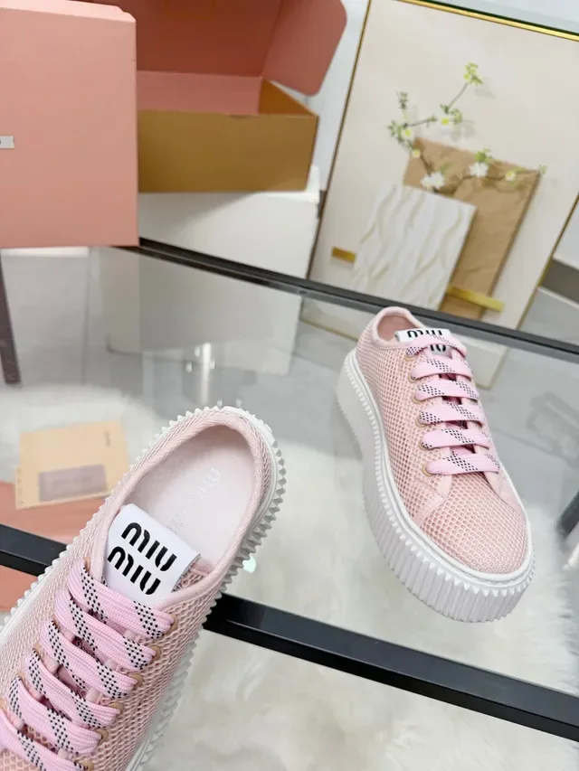Miu Miu Tênis Plataforma Rosa Branco Malha Superior Sola Texturizada Lifestyle Sneakers 3