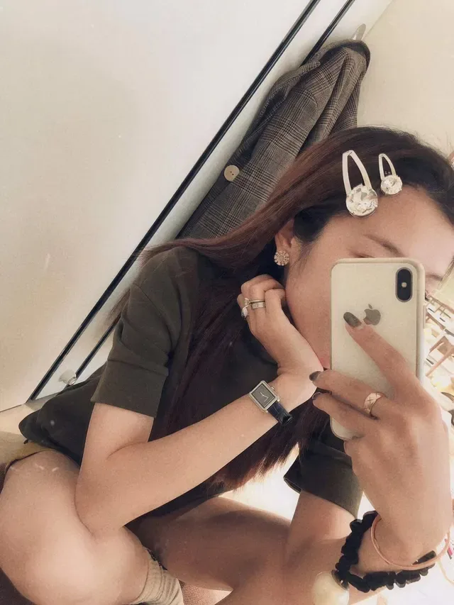 Miu Miu Broche de Cabeça de Cristal Facetado de Metal Prateado Transparente 2