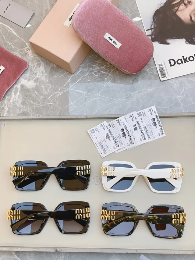 Miu Miu Óculos de sol com aro quadrado preto 7