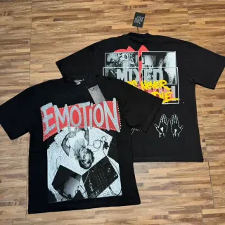 Camiseta negra Mixed Emotion con estampado gráfico Emotion