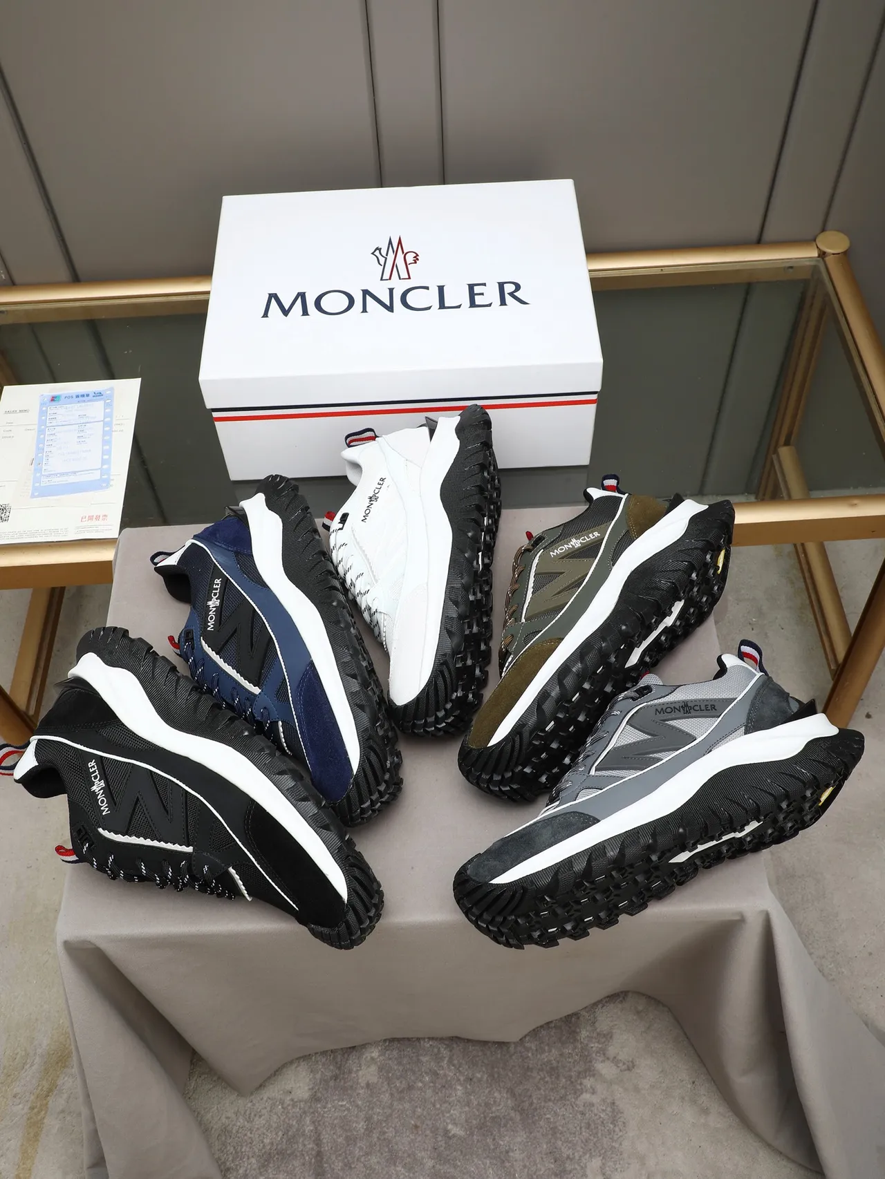Moncler Noir Blanc Malla En Couches Et Ante De Daim Supérieur Logo M Oversized Superposé Sneakers Chunky 2