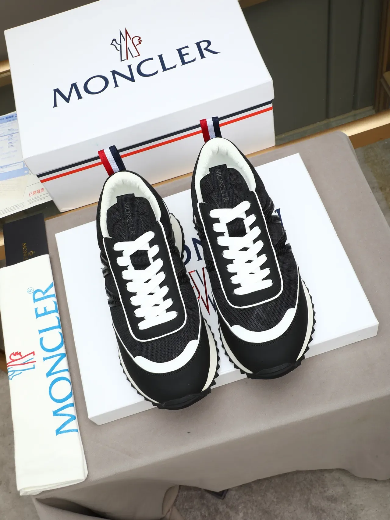 Moncler Noir Blanc Zigzag-Couturé M Superposition Maille Et Supérieur Synthétique Chaussures Lifestyle 2