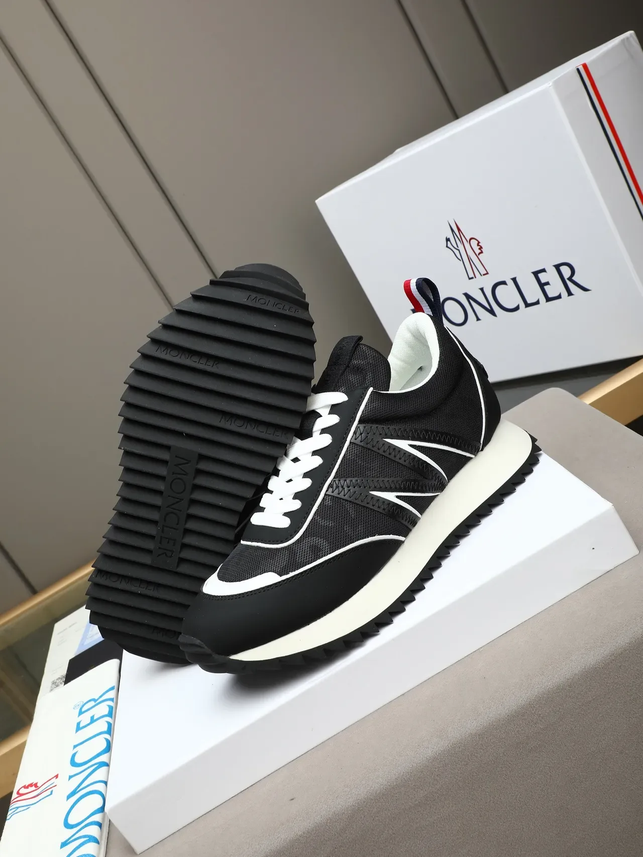 Moncler Noir Blanc Zigzag-Couturé M Superposition Maille Et Supérieur Synthétique Chaussures Lifestyle 4
