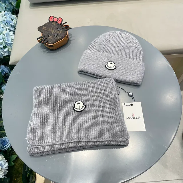 Moncler écharpe cachemire grise tricotée à côtes brodée logo 2
