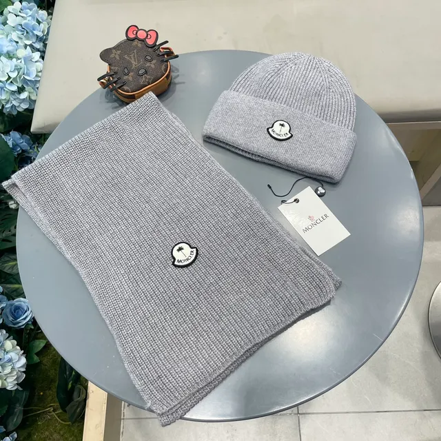 Moncler écharpe cachemire grise tricotée à côtes brodée logo 3
