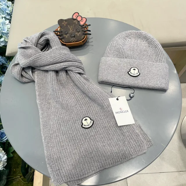 Moncler écharpe cachemire grise tricotée à côtes brodée logo 5