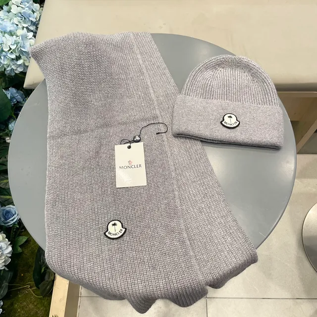 Moncler écharpe cachemire grise tricotée à côtes brodée logo 8