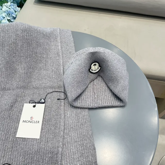 Moncler écharpe cachemire grise tricotée à côtes brodée logo 9