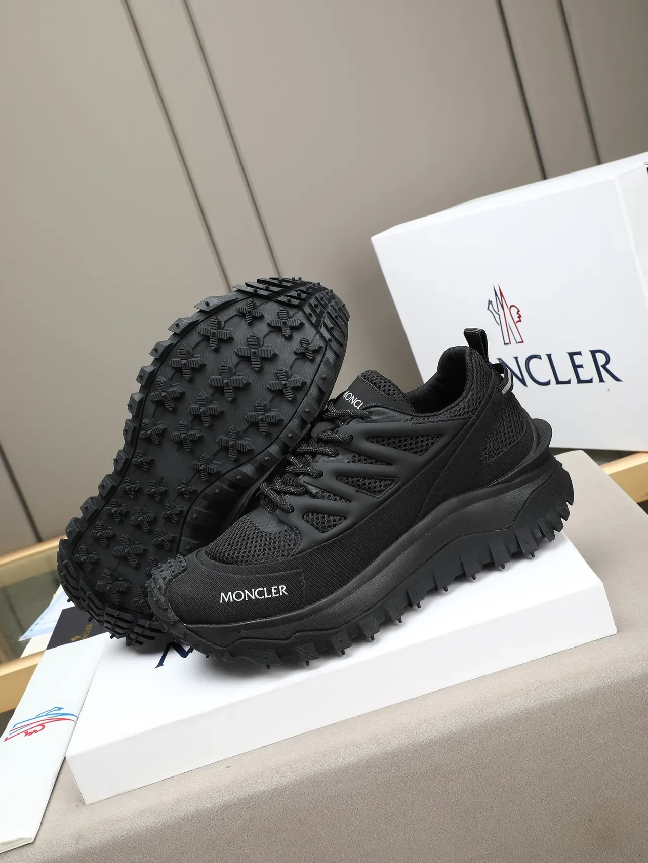 Moncler Grenoble Chaussures Chunky Noires en Maille et Superposition Synthétique 4