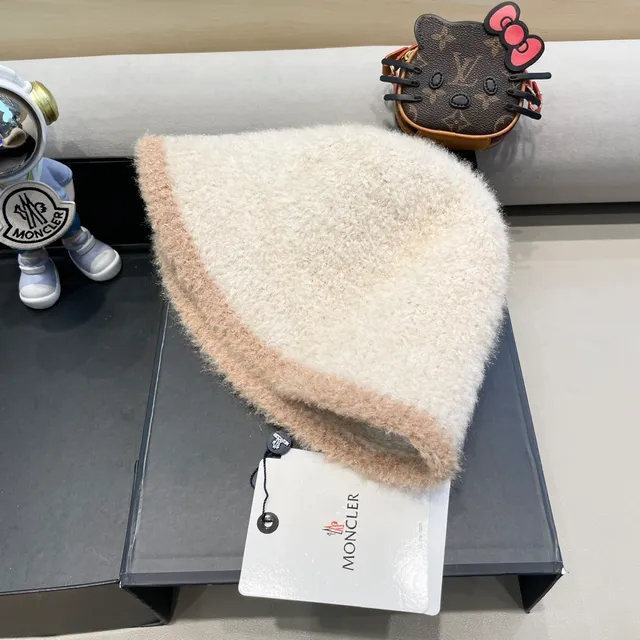 Moncler Zind Fluffy Two-Tone Bucket Hat 3