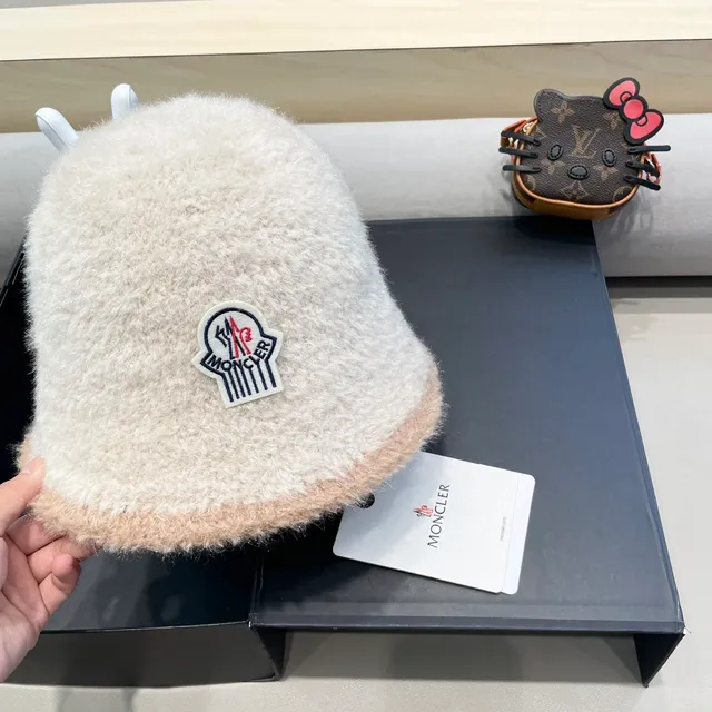 Moncler Zind Fluffy Two-Tone Bucket Hat 9