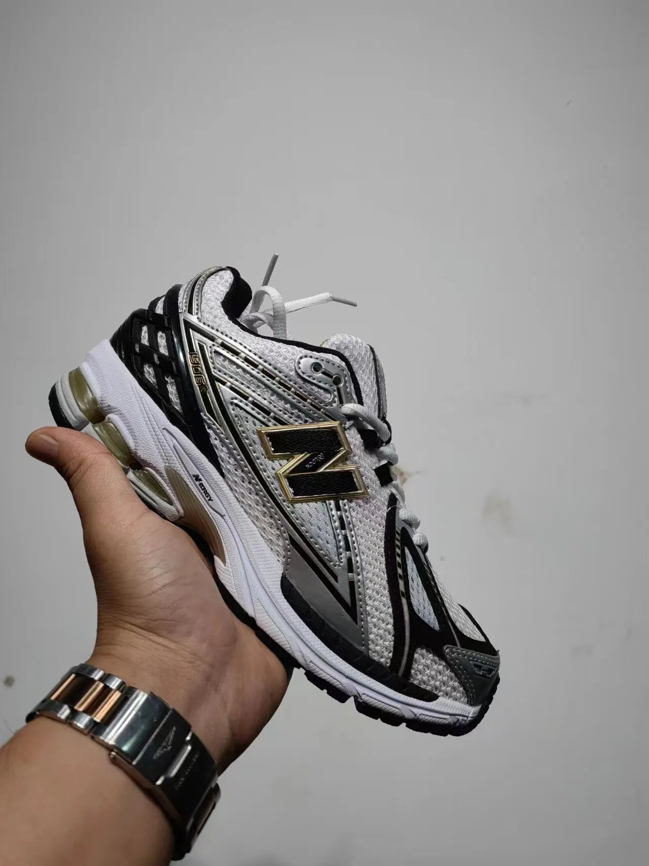 New Balance 1906R chaussures de course blanches noires dorées 6