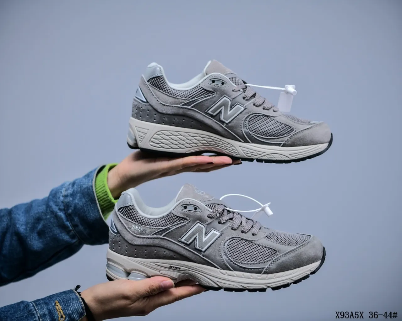 New Balance 2002R Tênis lifestyle de malha cinza e suede 7