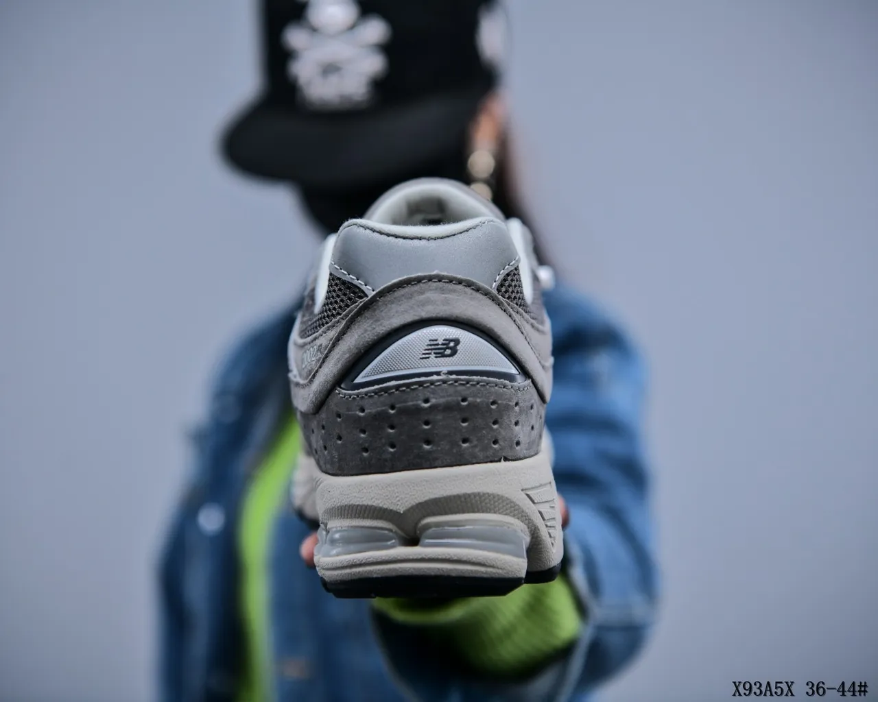 New Balance 2002R Tênis lifestyle de malha cinza e suede 8