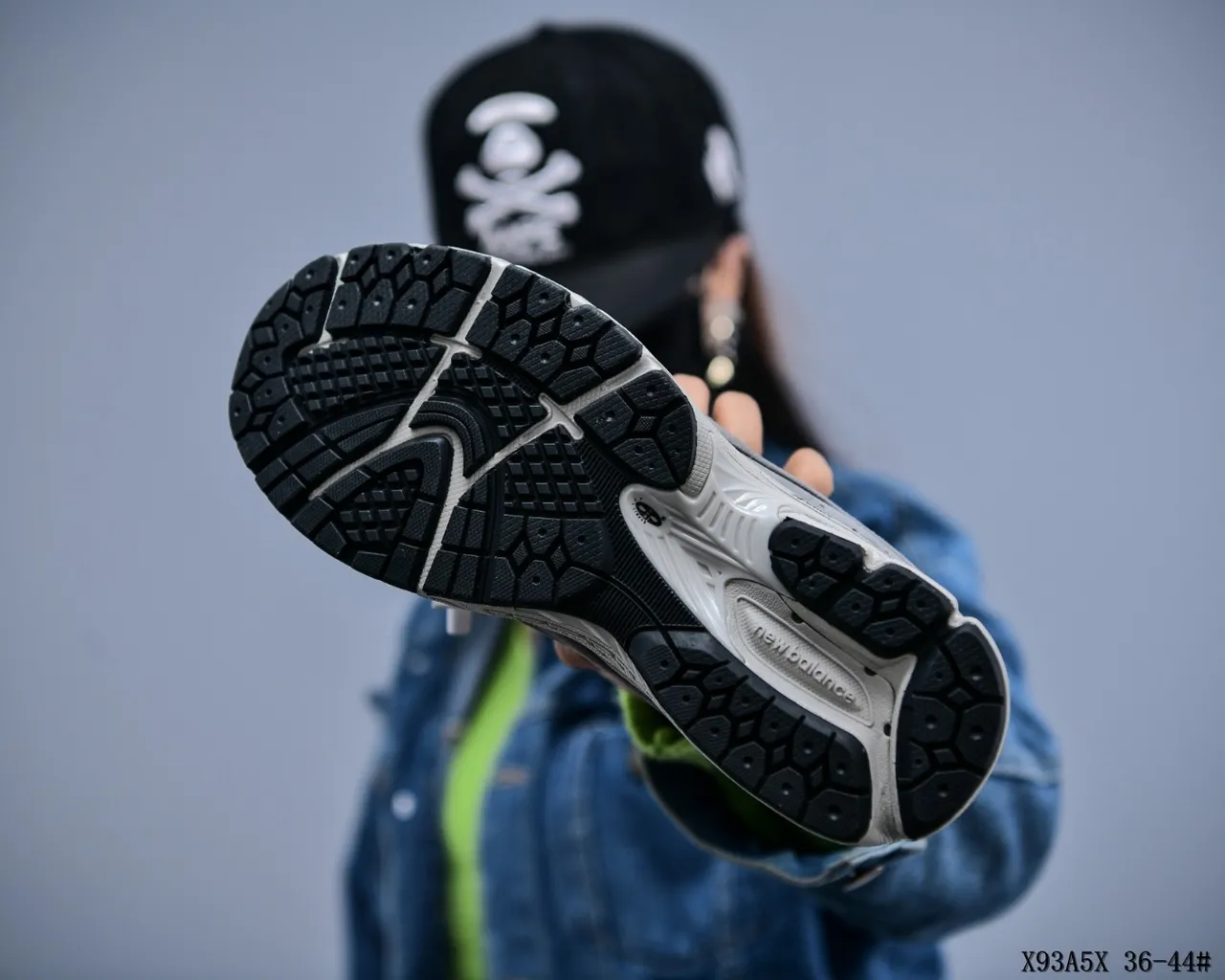 New Balance 2002R Tênis lifestyle de malha cinza e suede 9