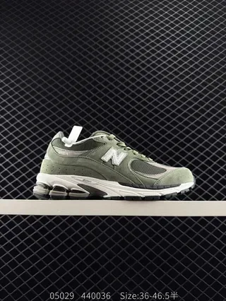New Balance 2002R Verde Oliva Ante y Malla Sneakers Lifestyle 2