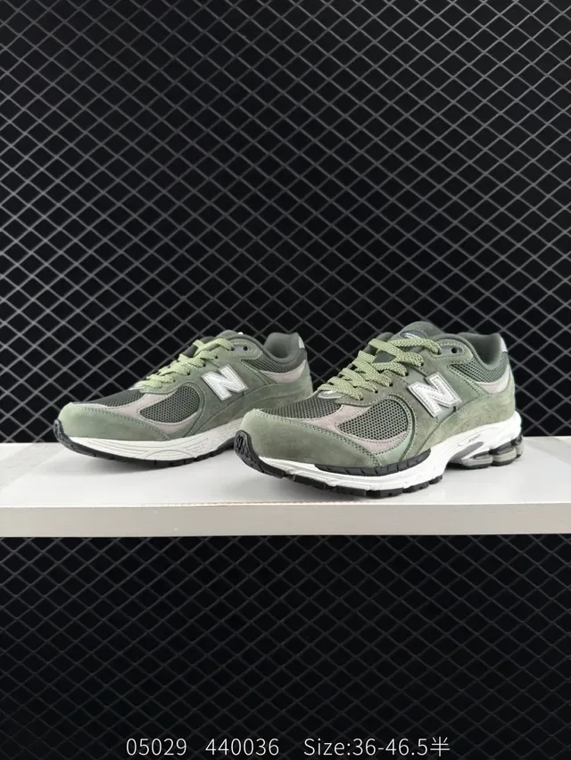 New Balance 2002R Verde Oliva Ante y Malla Sneakers Lifestyle 3