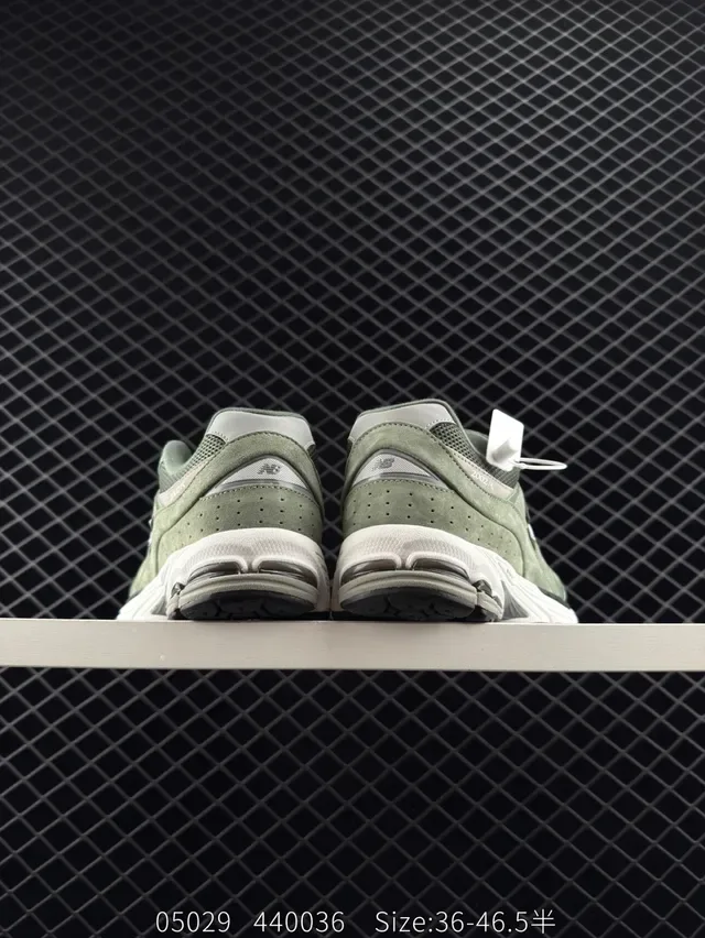 New Balance 2002R Verde Oliva Ante y Malla Sneakers Lifestyle 4