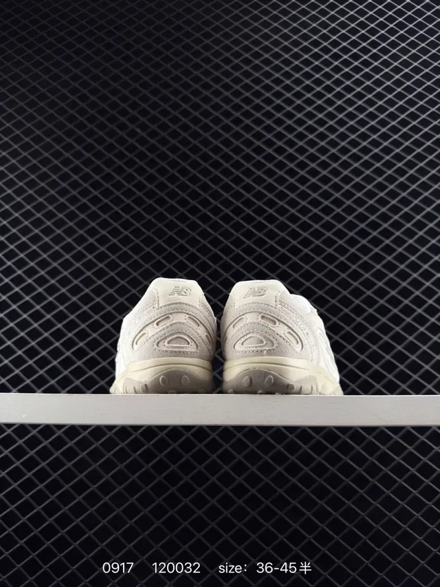 New Balance 2041 米色 复古跑者 轮廓 单色 麂皮网面鞋面 生活方式运动鞋 3