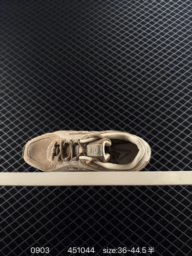 New Balance 904L Sneakers Lifestyle Beige en Daim et Maille 4
