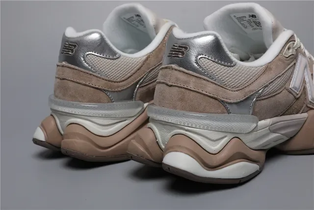 New Balance 9060 beige e prata tênis lifestyle 2