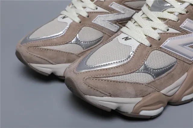 New Balance 9060 beige e prata tênis lifestyle 4