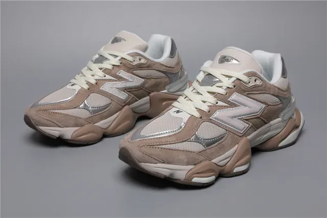 New Balance 9060 beige e prata tênis lifestyle 5