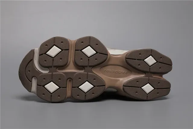 New Balance 9060 beige e prata tênis lifestyle 6