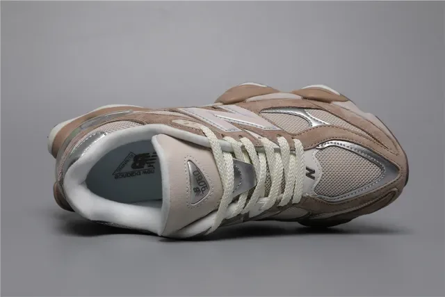 New Balance 9060 beige e prata tênis lifestyle 7
