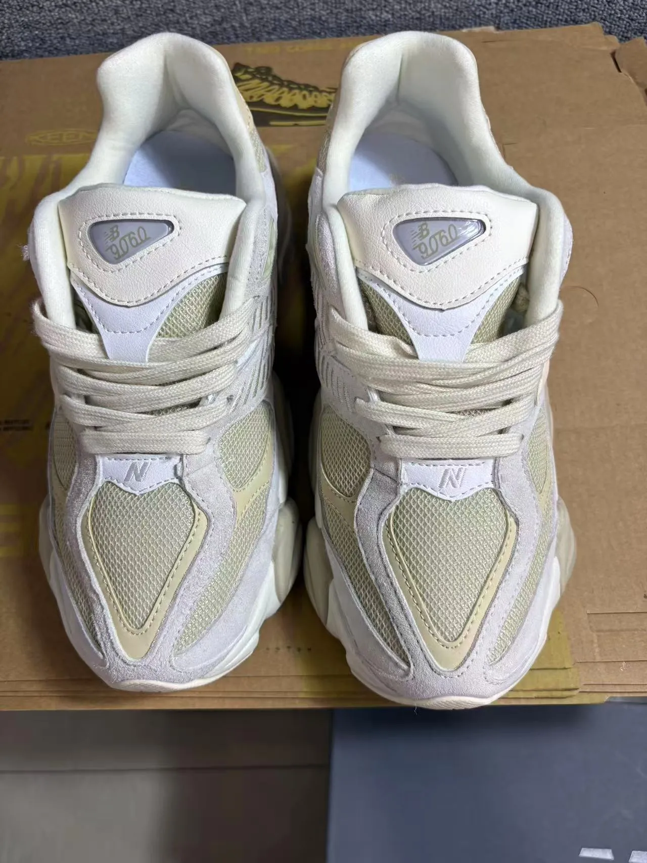 New Balance 9060 بيج أحذية رياضية سميكة 3