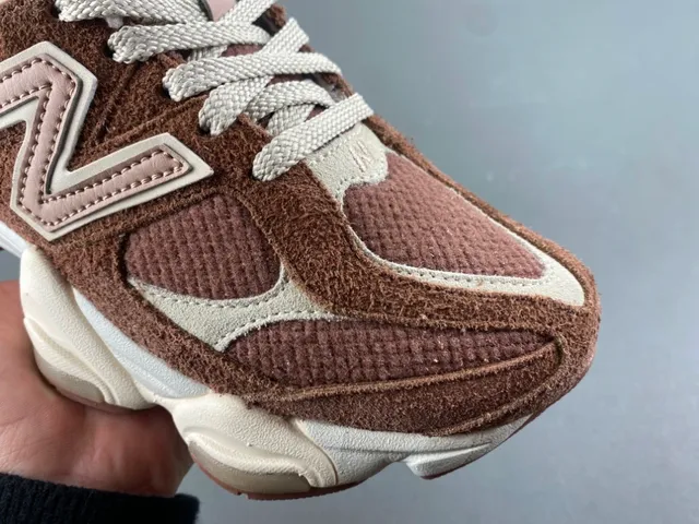 New Balance 9060 Chaussures Chunky Marron et Beige 2