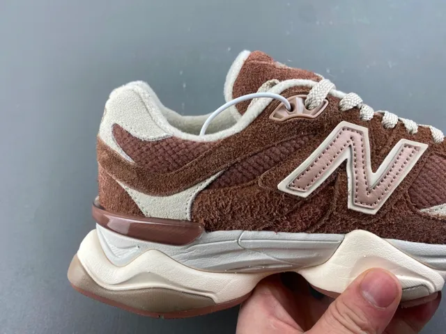 New Balance 9060 Chaussures Chunky Marron et Beige 3