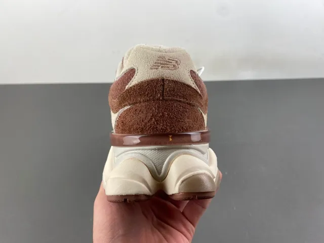 New Balance 9060 Chaussures Chunky Marron et Beige 4