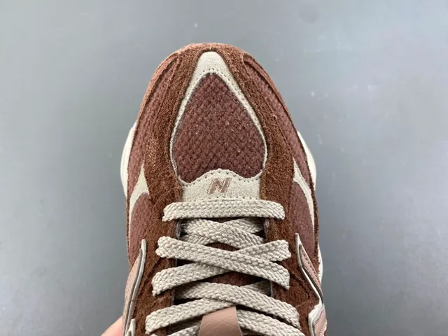 New Balance 9060 Chaussures Chunky Marron et Beige 5