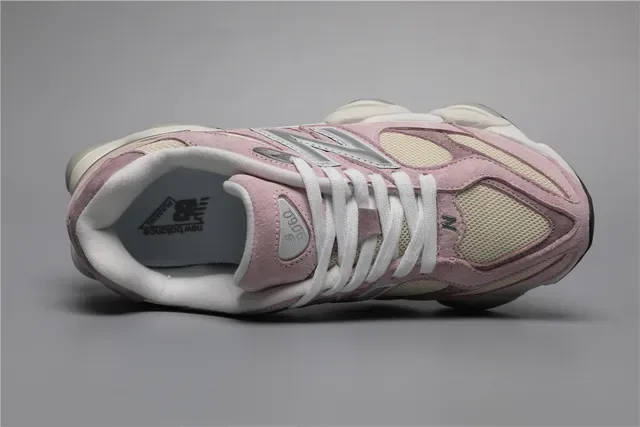 New Balance 9060 Sneakers Lifestyle Rose Pâle Violet Crème 7