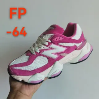 New Balance 9060 أحذية رياضية وردية وبيضاء كبيرة الحجم