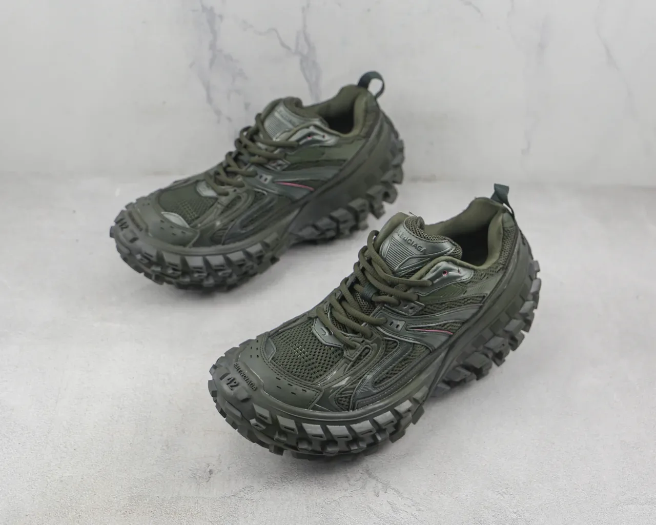 New Balance Vert Armée Silhouette Rugged Semelle à Picots Chaussures Chunky 4