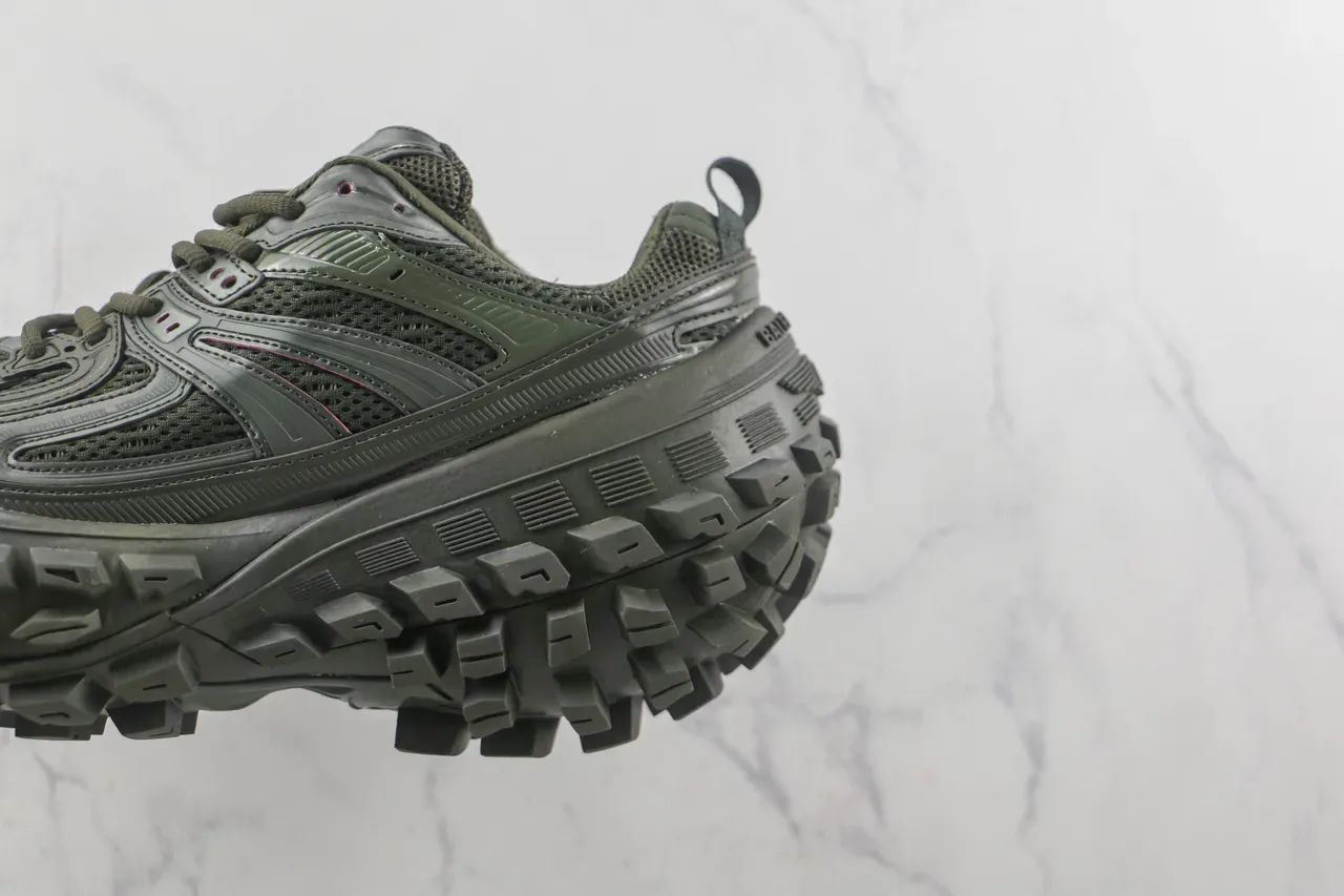 New Balance Vert Armée Silhouette Rugged Semelle à Picots Chaussures Chunky 7