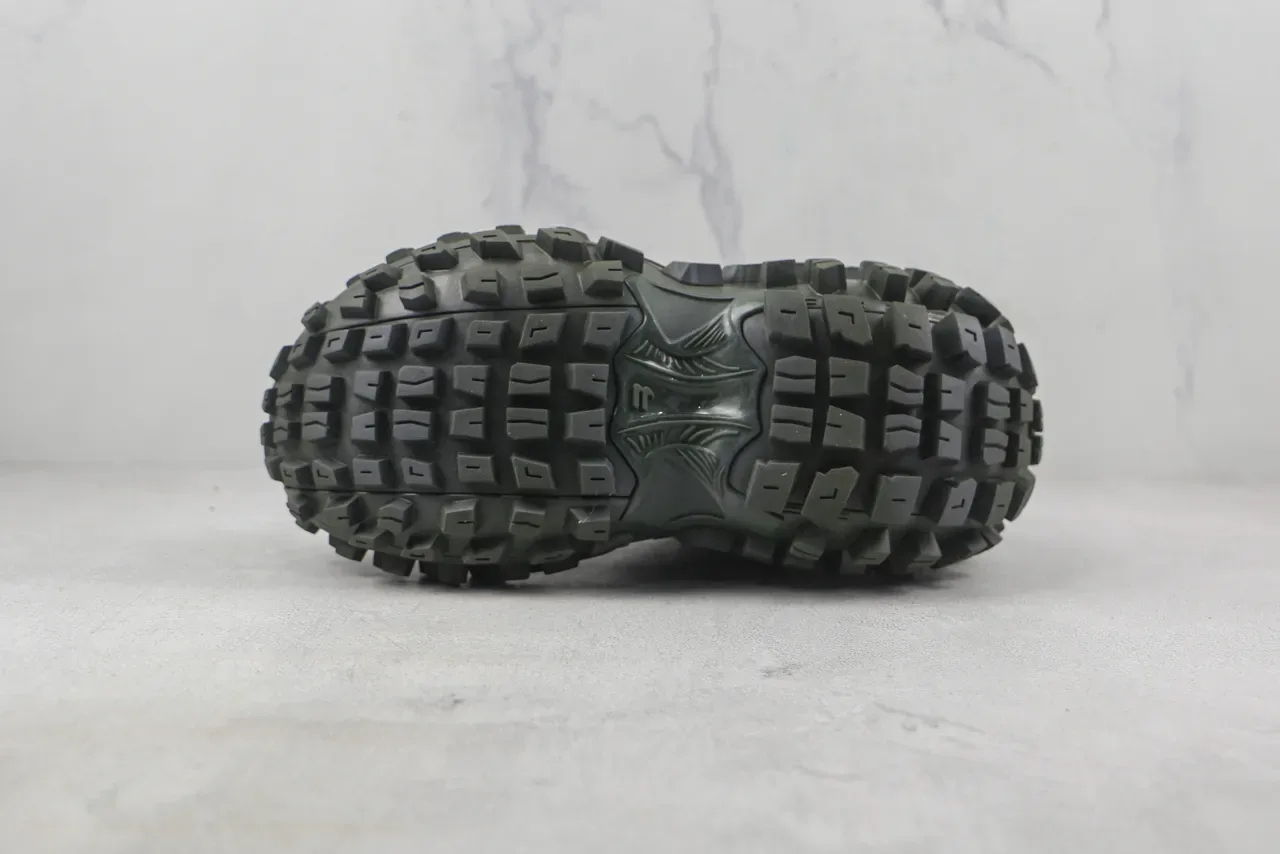 New Balance Vert Armée Silhouette Rugged Semelle à Picots Chaussures Chunky 8