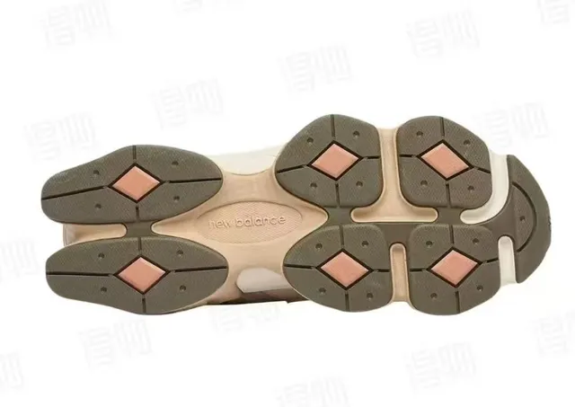 New Balance Beige Pink Tênis Chunky com upper mixto de camurça e malha, sola intermediária 5